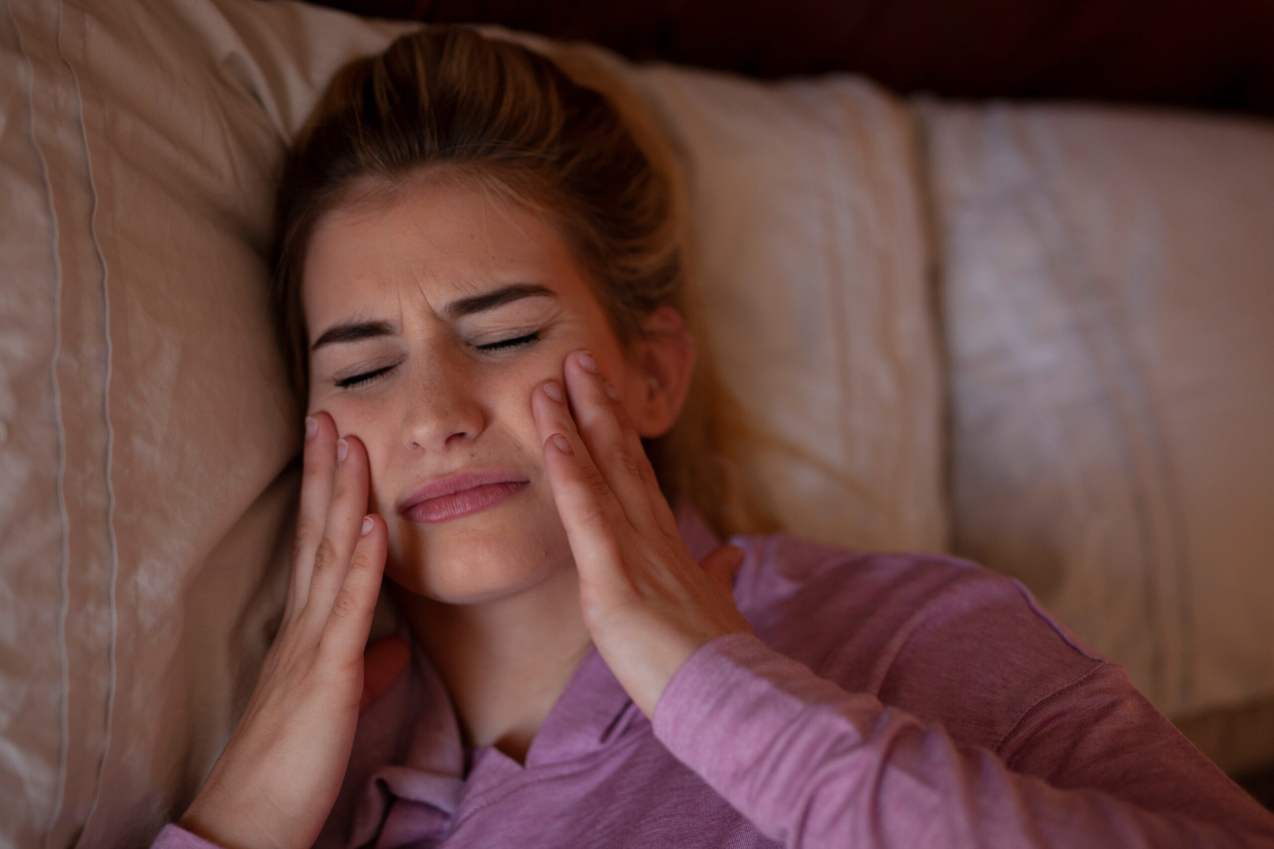 Bruxism sleep patient jaw treatment full health